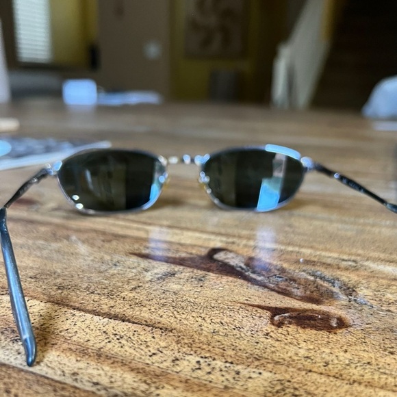 Ray-Ban silver Frame Sunglasses with Dark Lenses - Picture 4 of 12